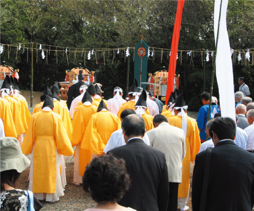 ■──神湊上陸後、斎行される頓宮祭。/