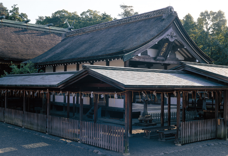 ■──浦安舞は地元の中学生によって奉納されます。/