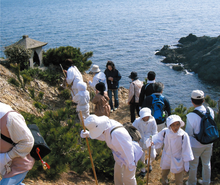 ■──大島四国霊場は、明治35年（1902）の創設以来、遍路の改修、霊場の完備修築や移転などが行われ、現在の姿に整えられました。/